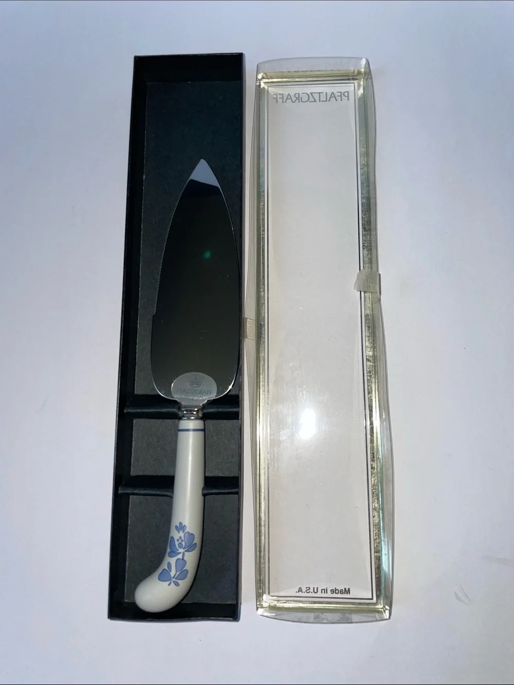 NIB Pfaltzgraff White Ceramic Handle Cake Server with Blue Floral Accent